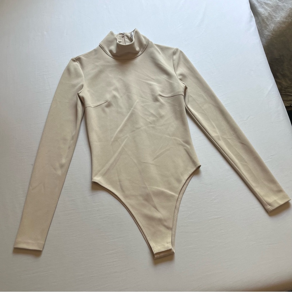 MISHA COLLECTION tan mock turtleneck long‎ sleeve knit bodysuit